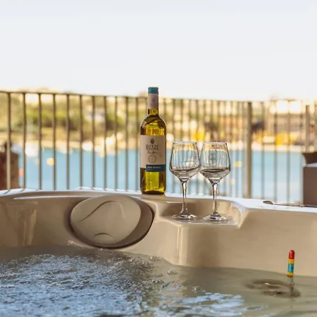 Azure - Sea Front - Sliema Ferries - Private Jacuzzi Sliema