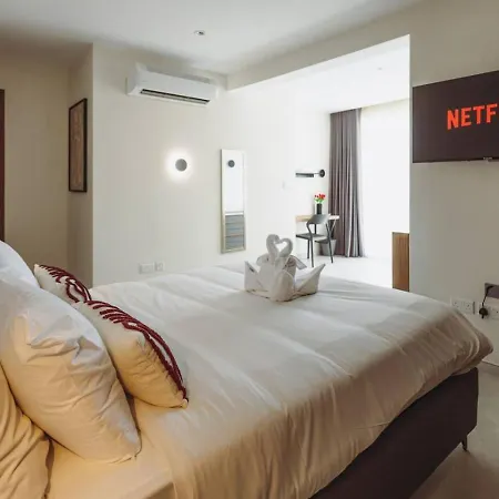 Azure - Sea Front - Sliema Ferries - Private Jacuzzi Apartman Sliema