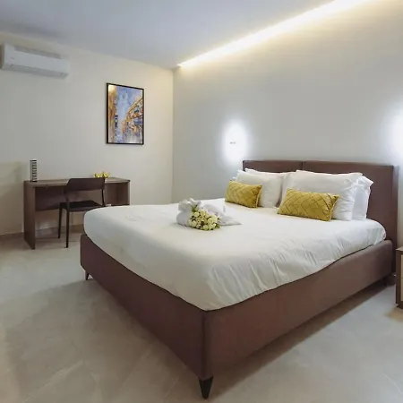 Azure - Sea Front - Sliema Ferries - Private Jacuzzi