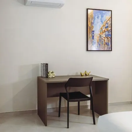 Azure - Sea Front - Sliema Ferries - Private Jacuzzi *