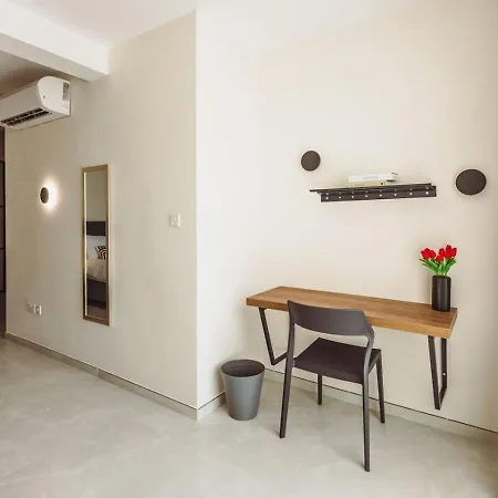 Azure - Sea Front - Sliema Ferries - Private Jacuzzi Apartman *