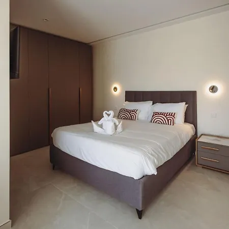 Azure - Sea Front - Sliema Ferries - Private Jacuzzi *