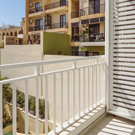 Azure - Sea Front - Sliema Ferries - Private Jacuzzi * Sliema