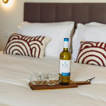 아파트 Azure - Sea Front - Ferries - Private Jacuzzi 슬리에마