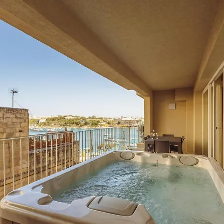 Azure - Sea Front - Sliema Ferries - Private Jacuzzi * Sliema