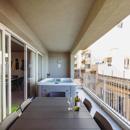 Azure - Sea Front - Sliema Ferries - Private Jacuzzi * Sliema
